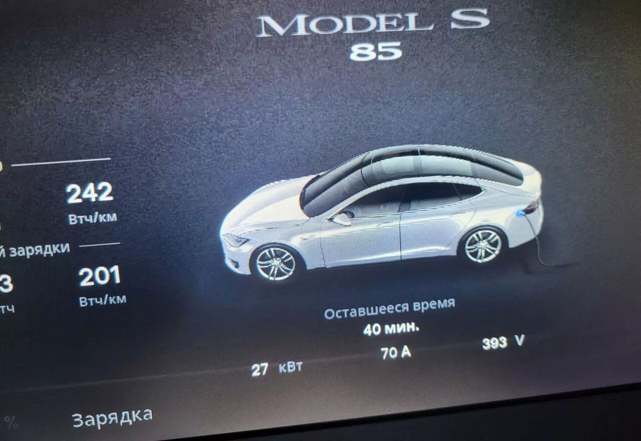 Tesla Model S  85 kWh 201331