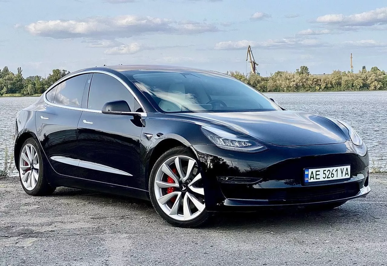 Tesla Model 3  82 kWh 201901