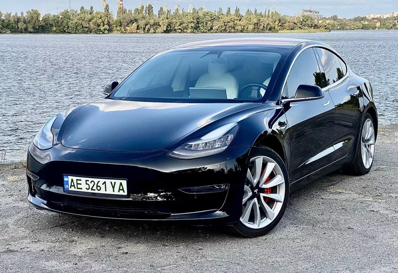 Tesla Model 3  82 kWh 201921