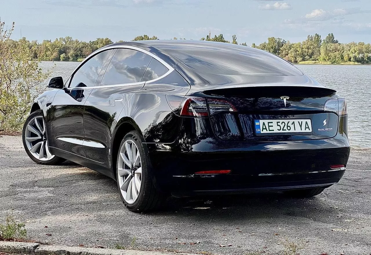 Tesla Model 3  82 kWh 2019101