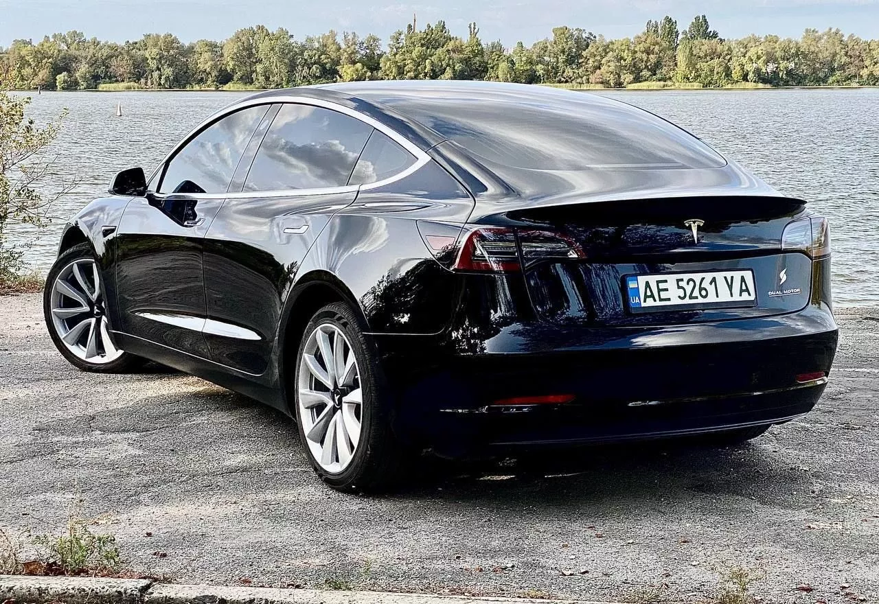 Tesla Model 3  82 kWh 2019111