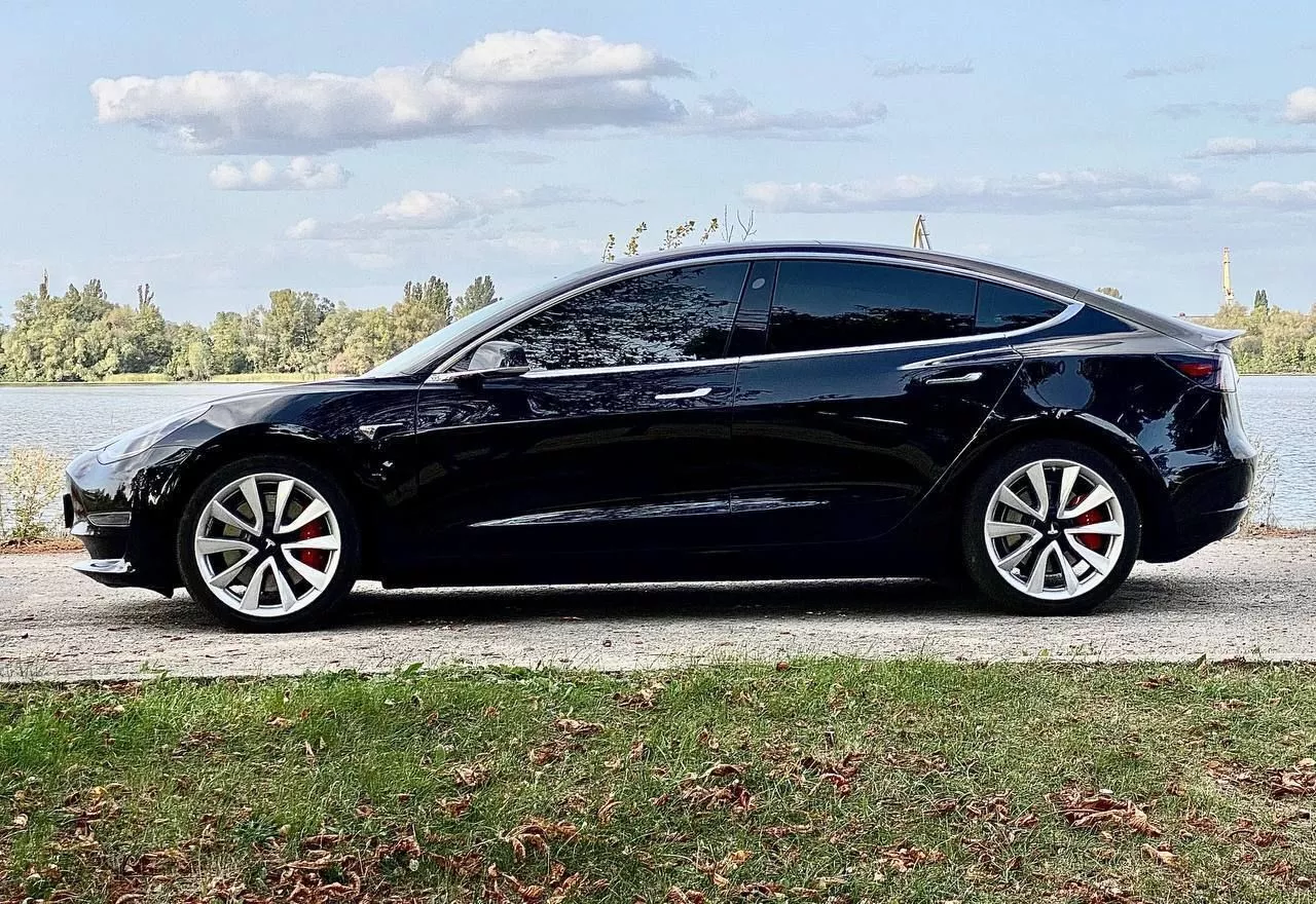 Tesla Model 3  82 kWh 2019131