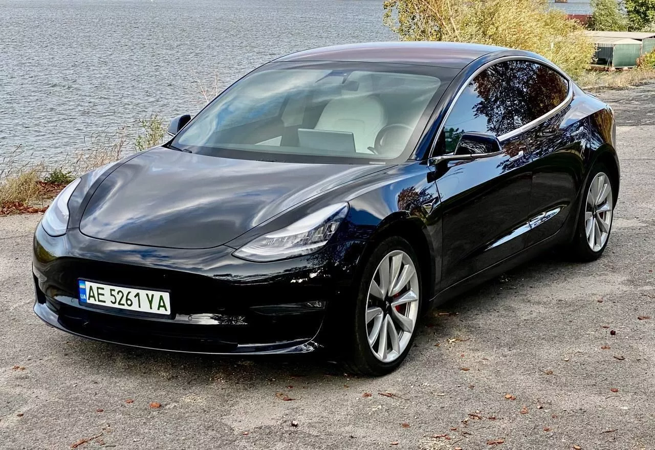 Tesla Model 3  82 kWh 2019141