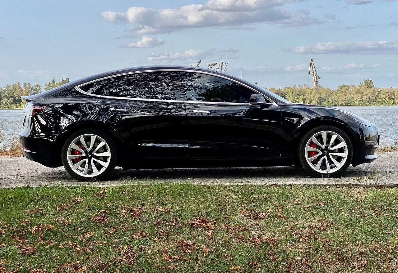 Tesla Model 3  82 kWh 2019181