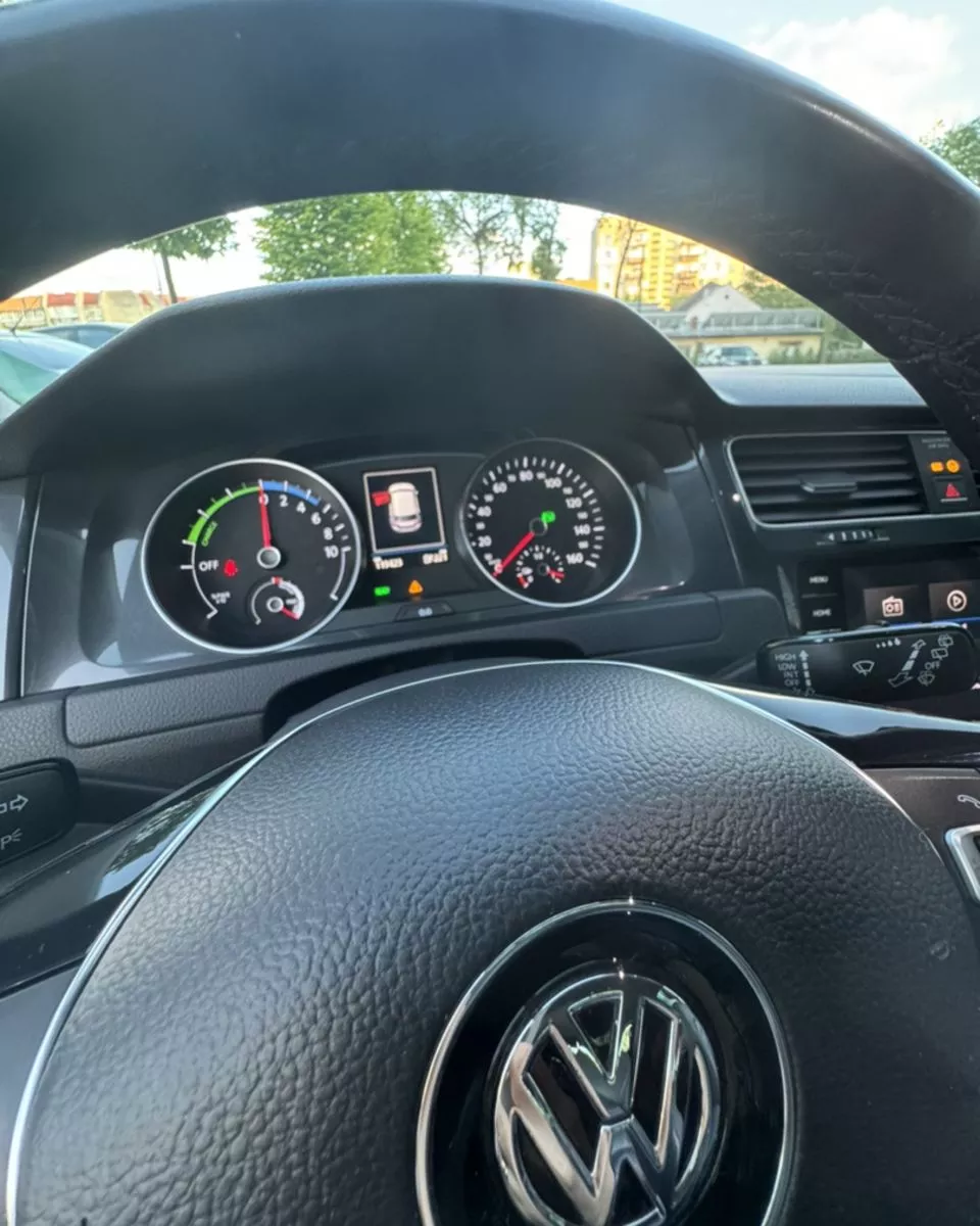 Volkswagen e-Golf  2017121