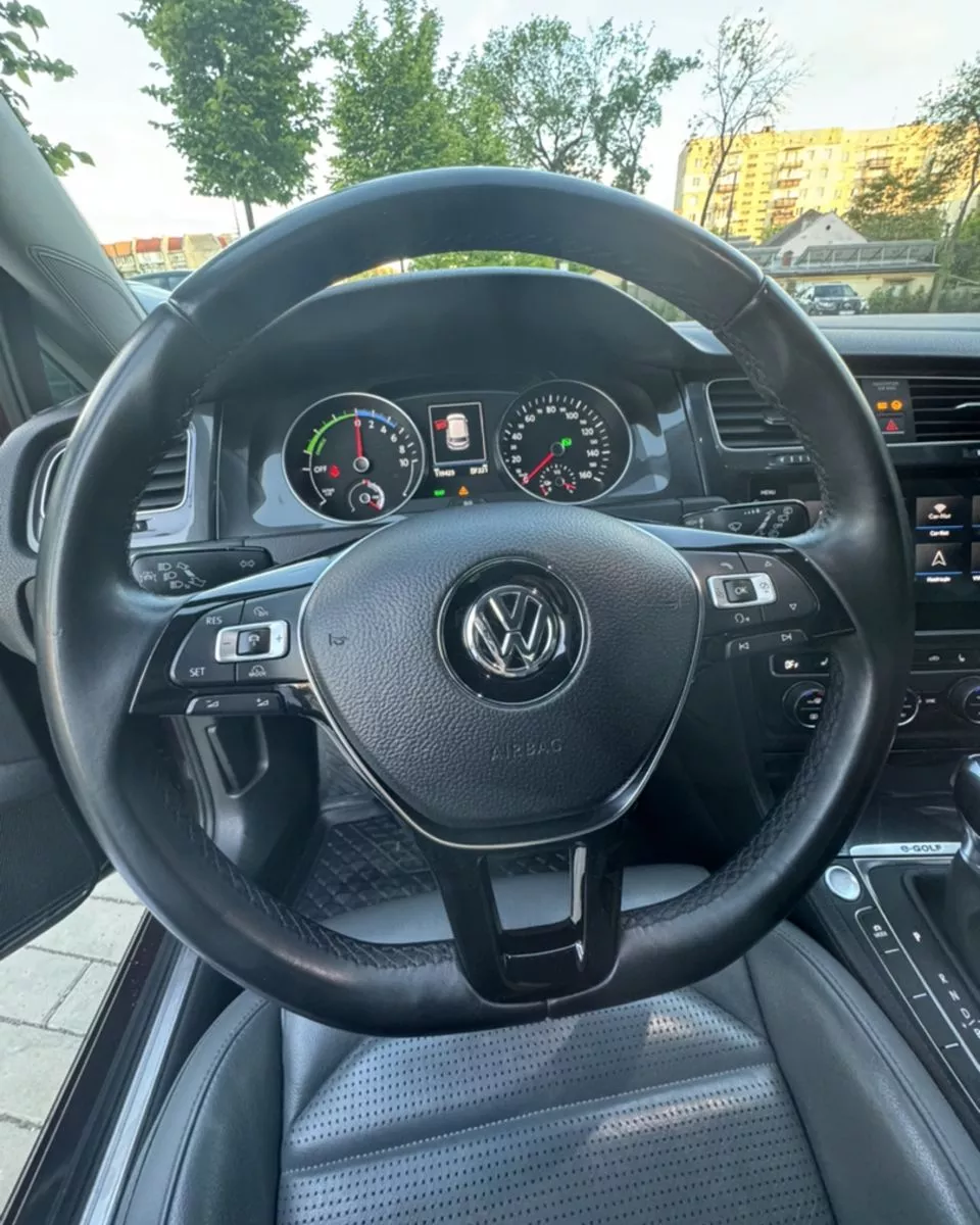 Volkswagen e-Golf  2017131