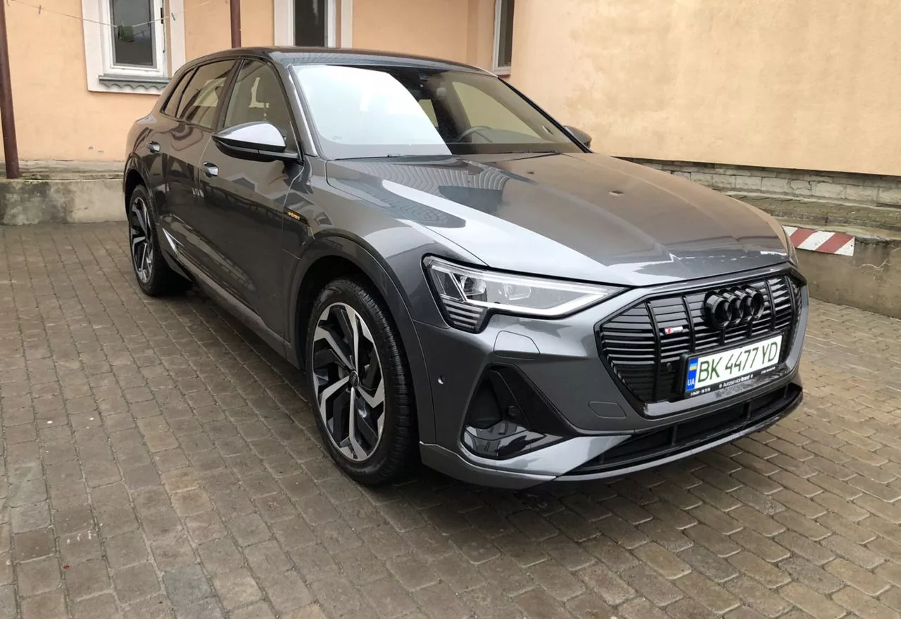 Audi E-tron 