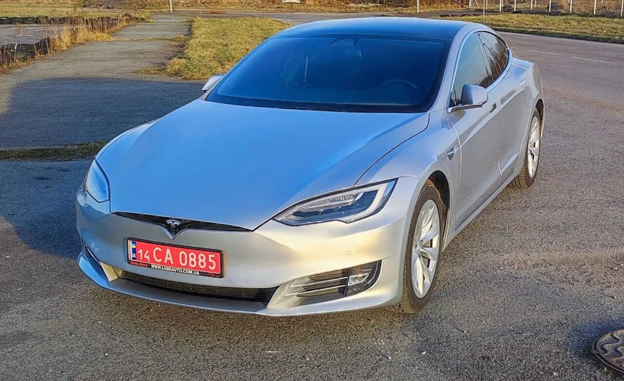 Tesla Model S 