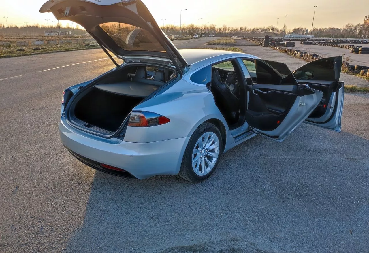 Tesla Model S  75 kWh 2018121