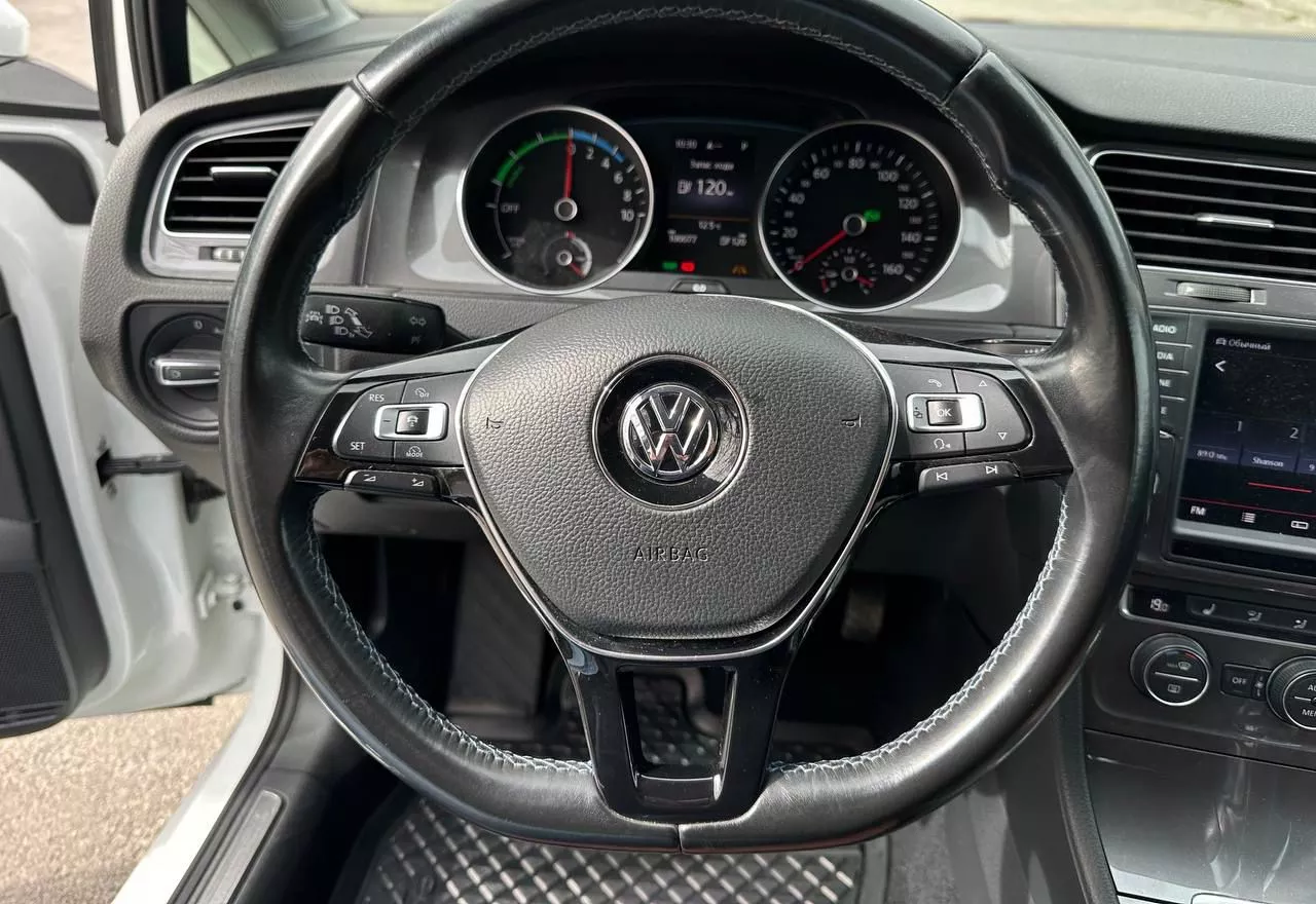 Volkswagen e-Golf  24 kWh 2014221