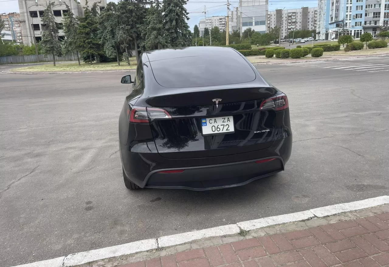 Tesla Model Y  75 kWh 2023101