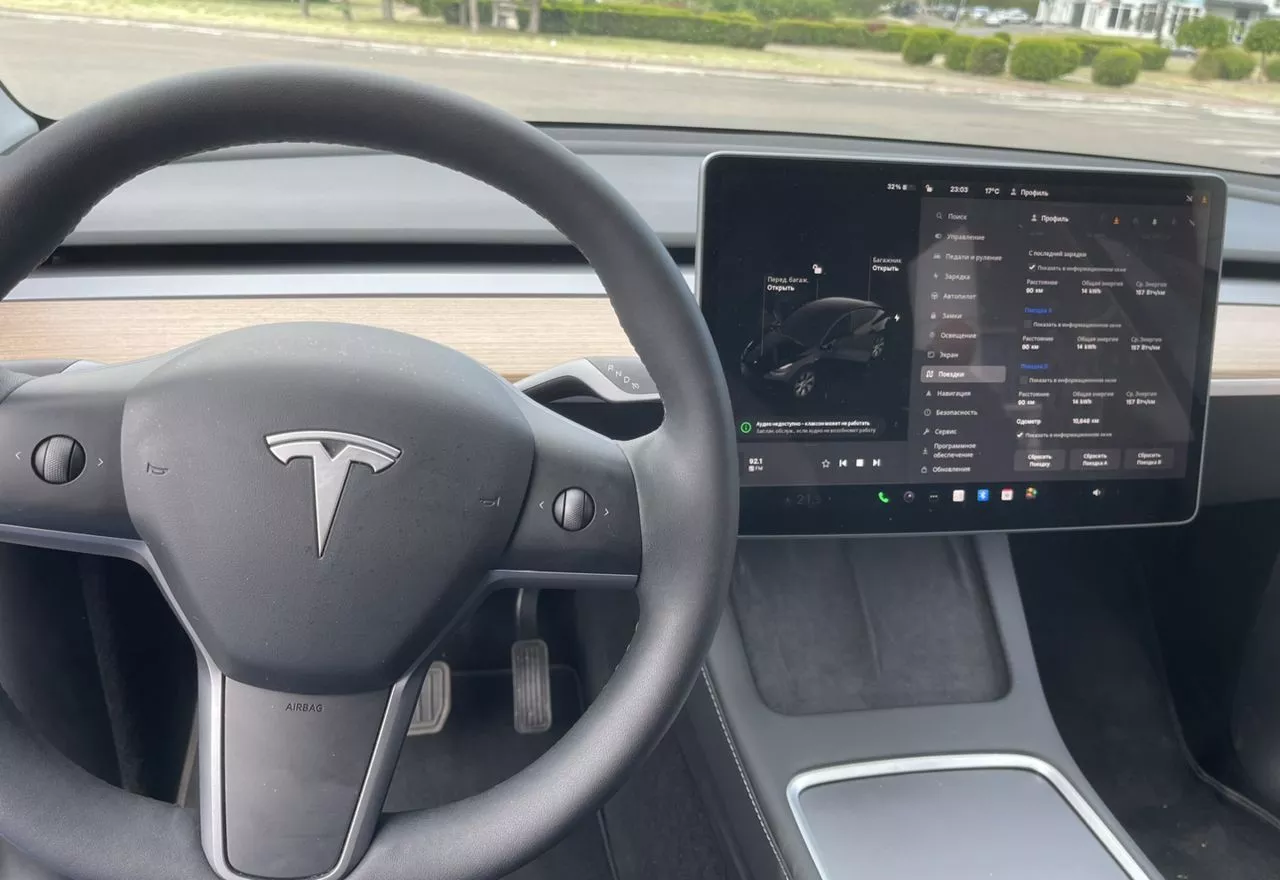 Tesla Model Y  75 kWh 2023141