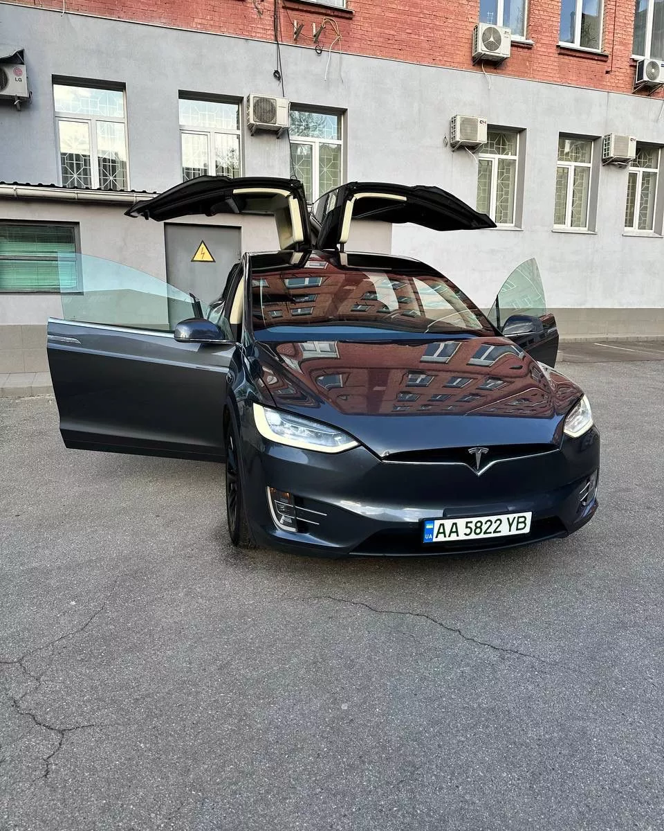 Tesla Model X 