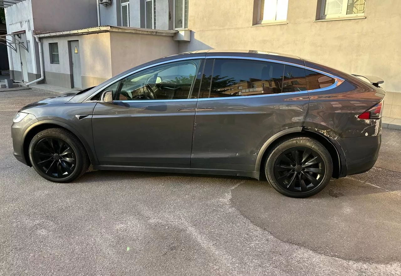 Tesla Model X  75 kWh 2017171