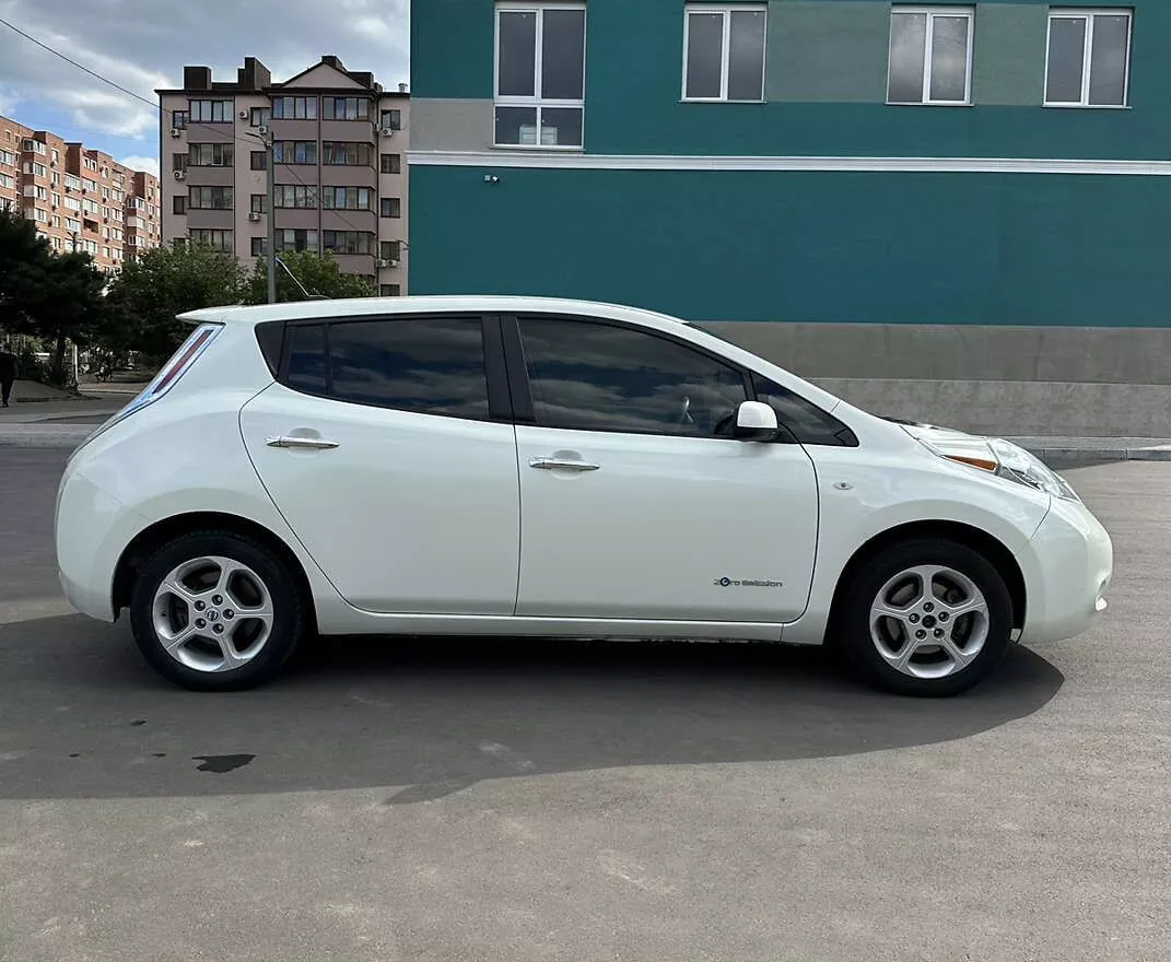 Nissan Leaf  201211