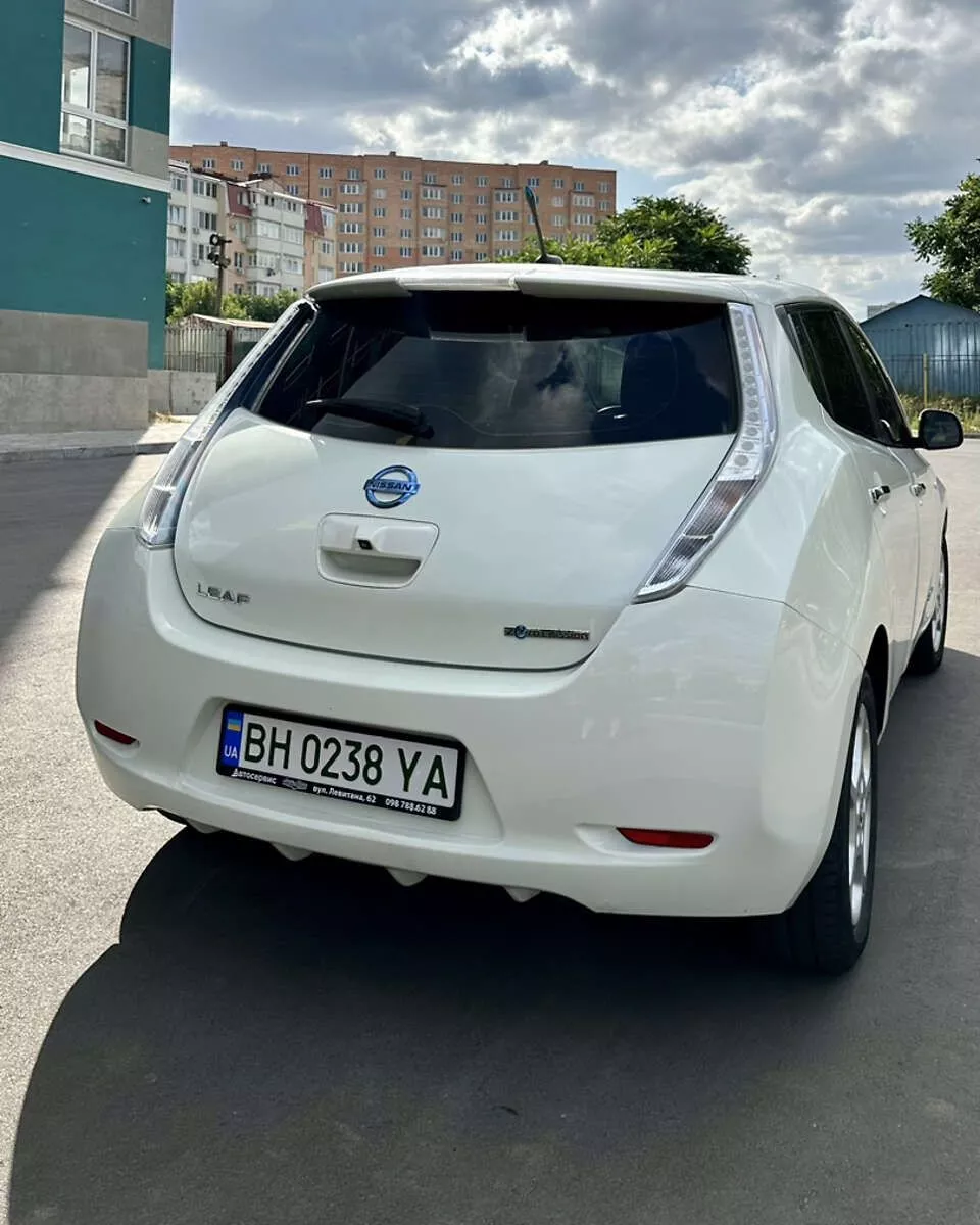 Nissan Leaf  201251