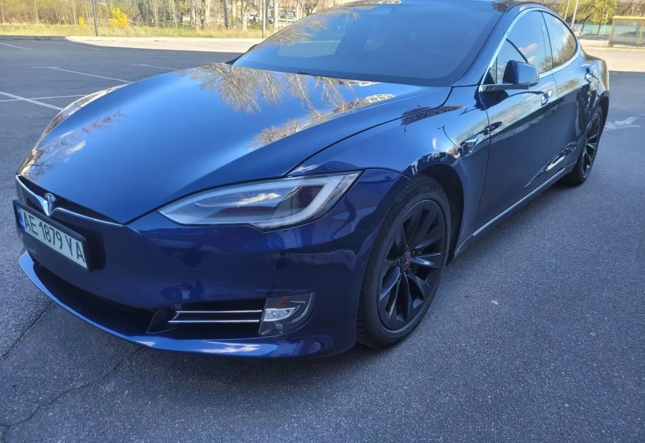 Tesla Model S 