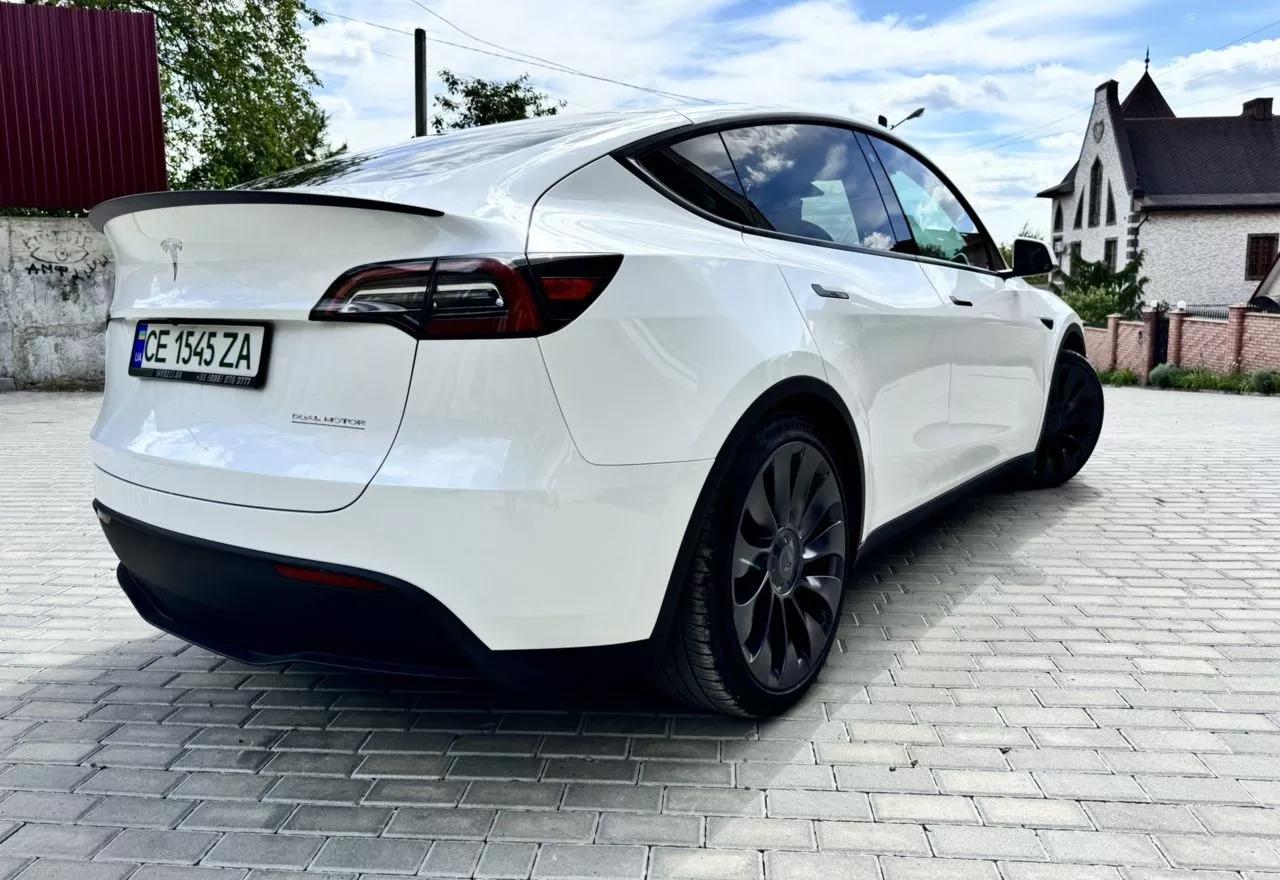 Tesla Model Y  82 kWh 202351