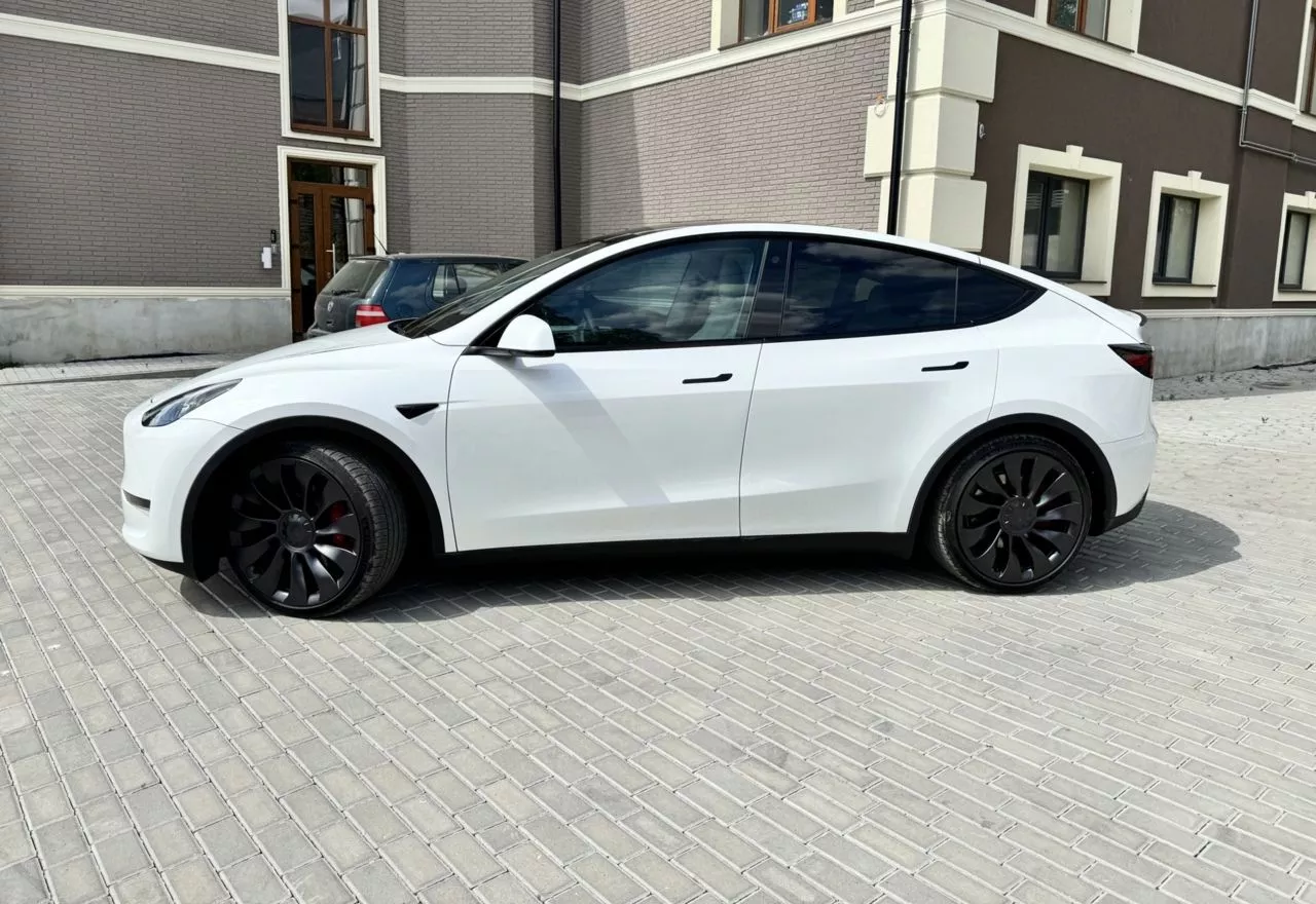 Tesla Model Y  82 kWh 202361