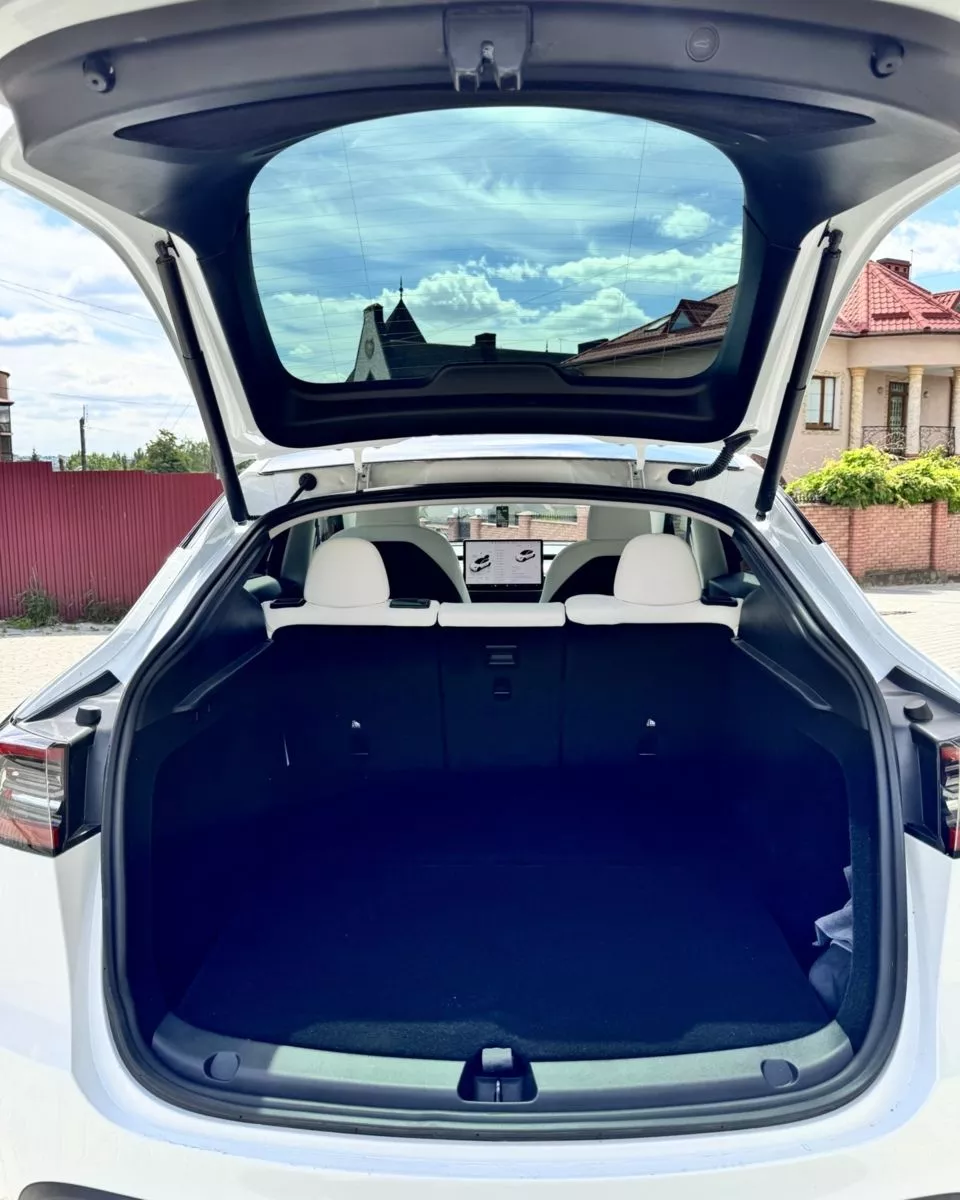 Tesla Model Y  82 kWh 2023131