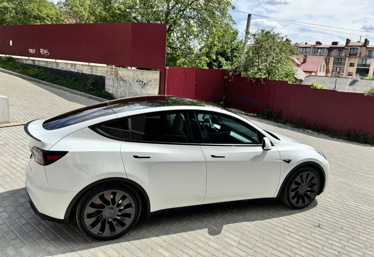 Tesla Model Y  82 kWh 2023181