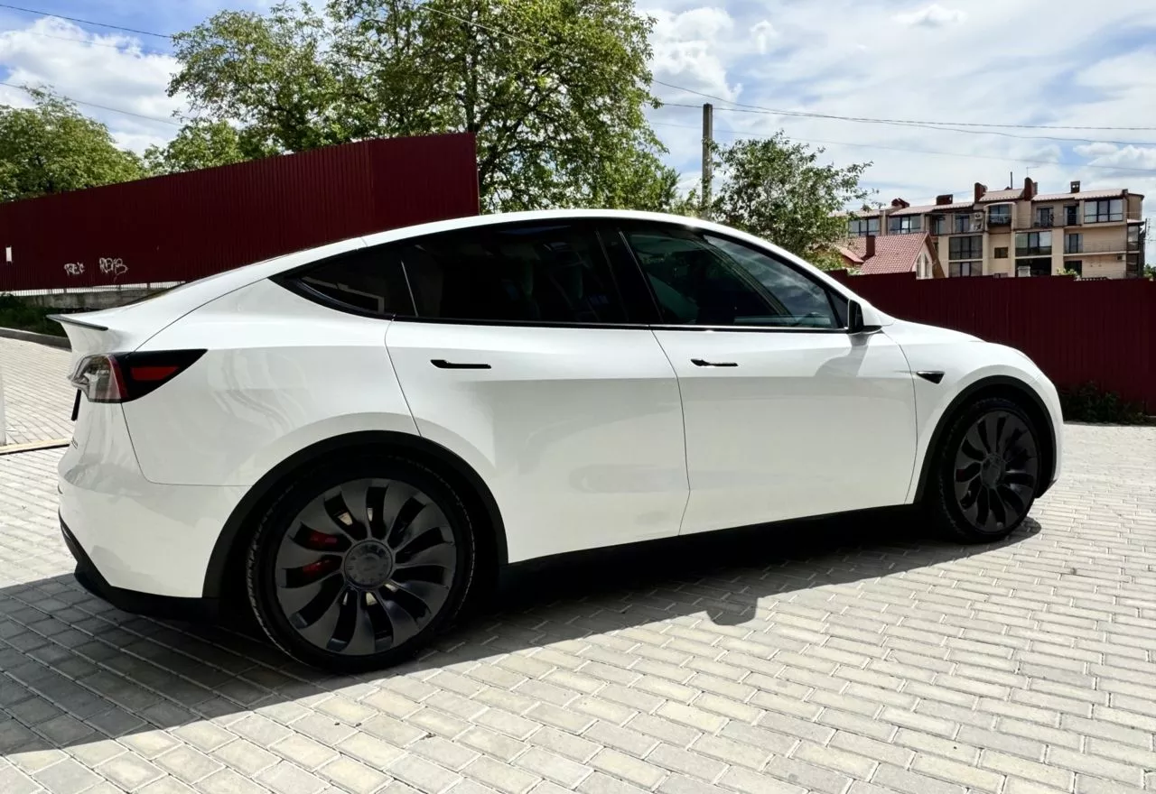 Tesla Model Y  82 kWh 2023221