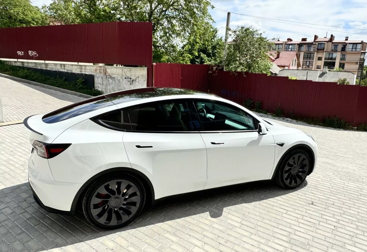 Tesla Model Y  82 kWh 2023231