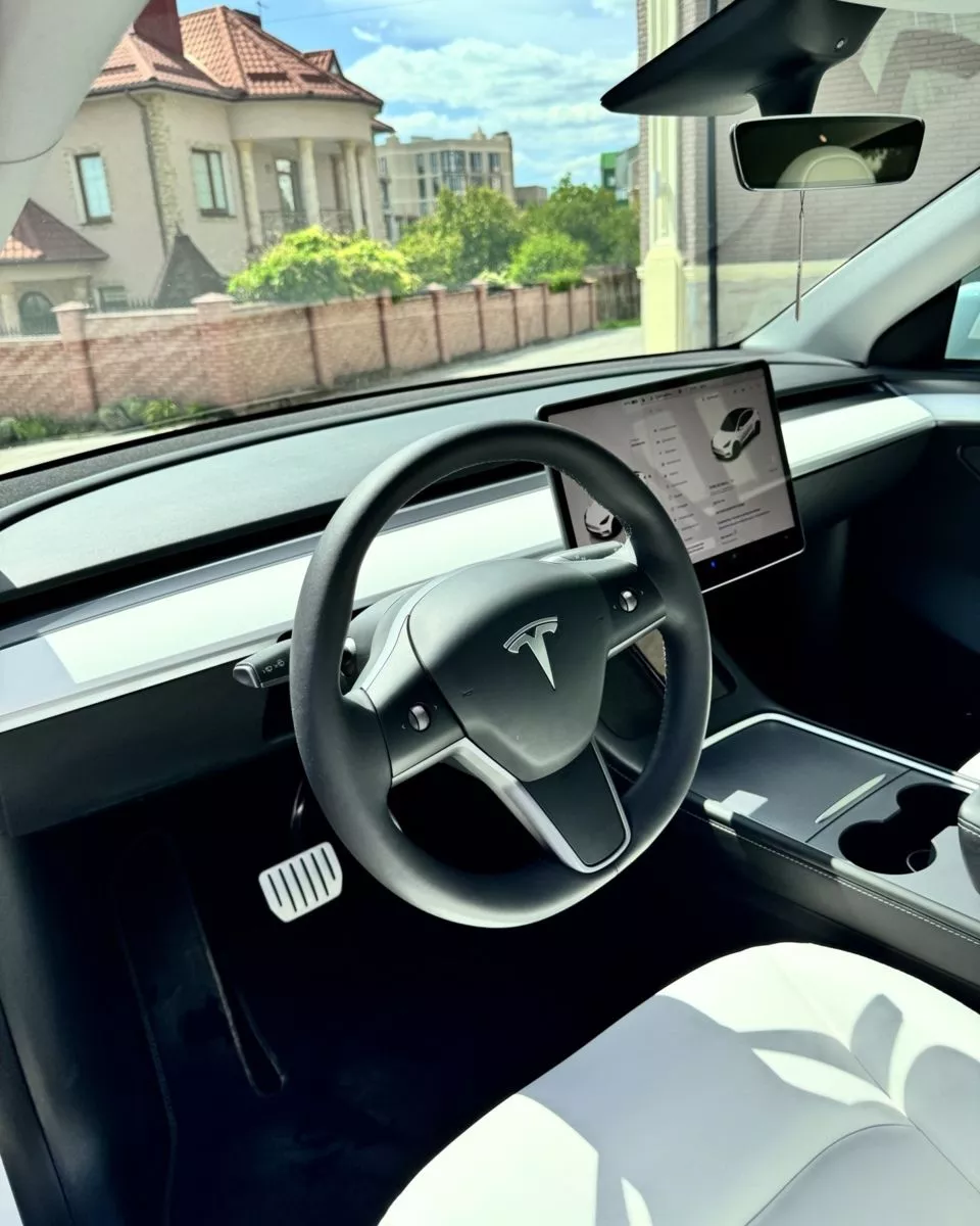 Tesla Model Y  82 kWh 2023281