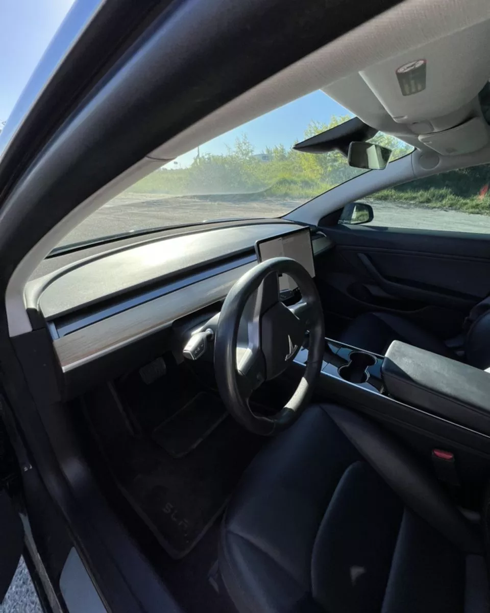 Tesla Model 3  2019121