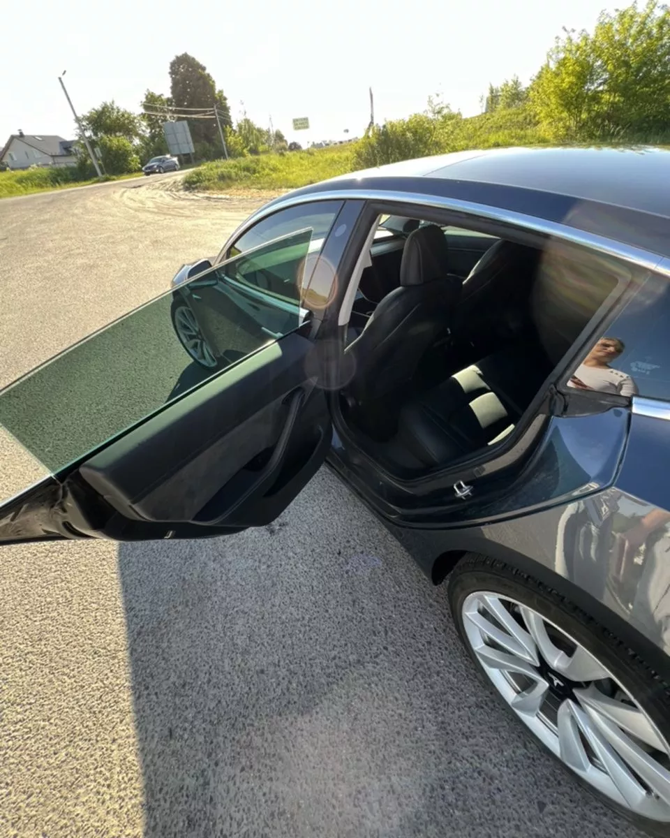 Tesla Model 3  2019141