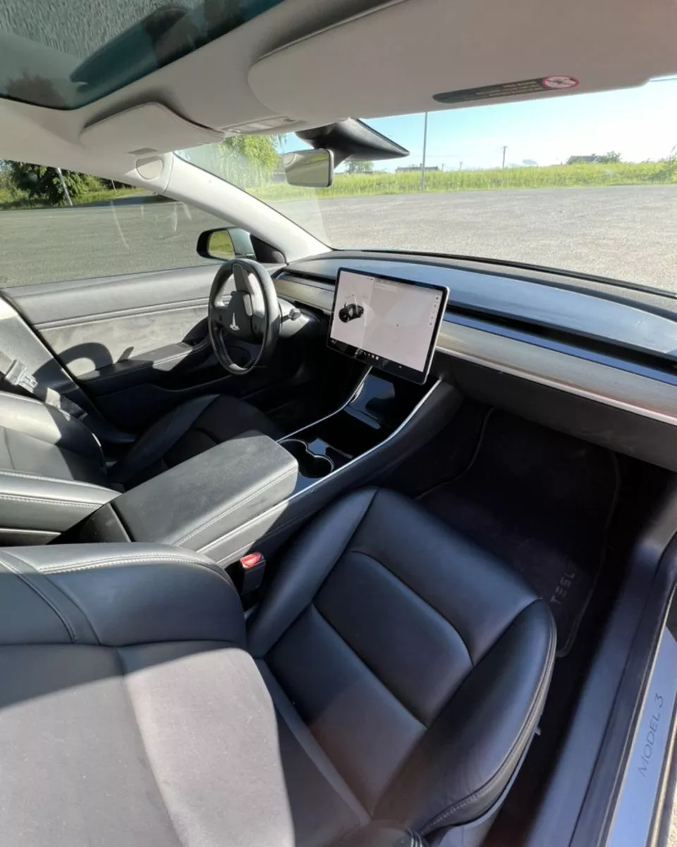 Tesla Model 3  2019191