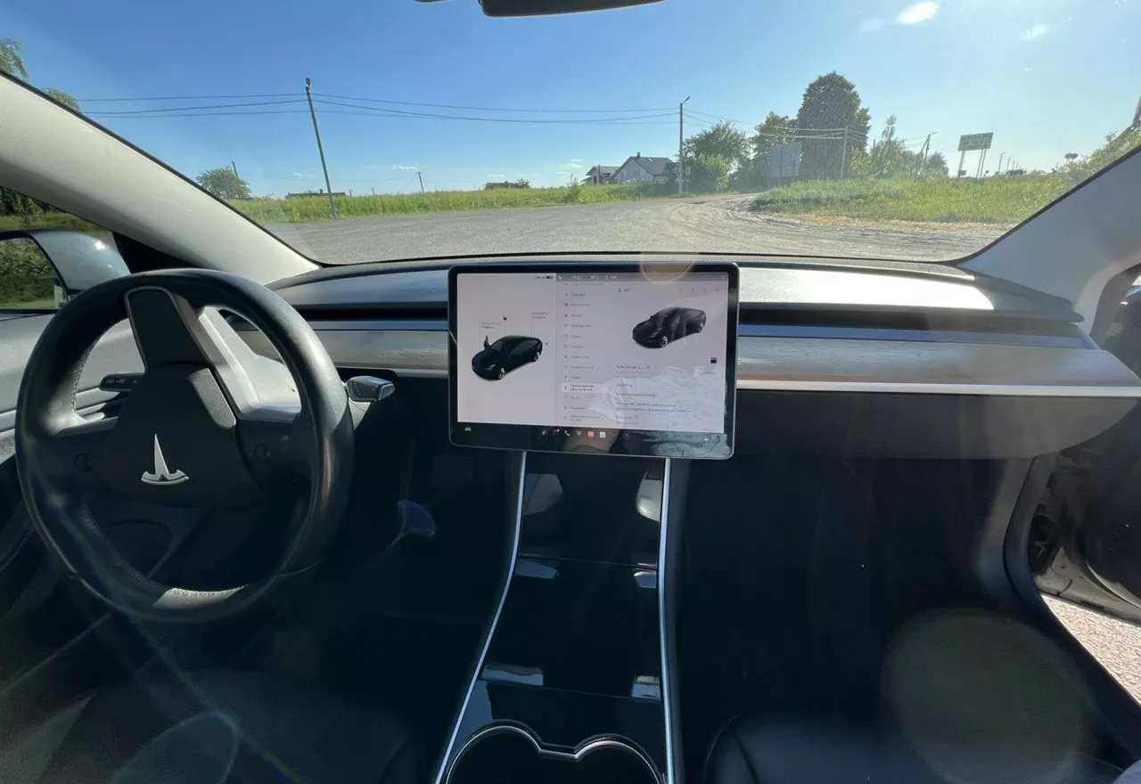 Tesla Model 3  2019211