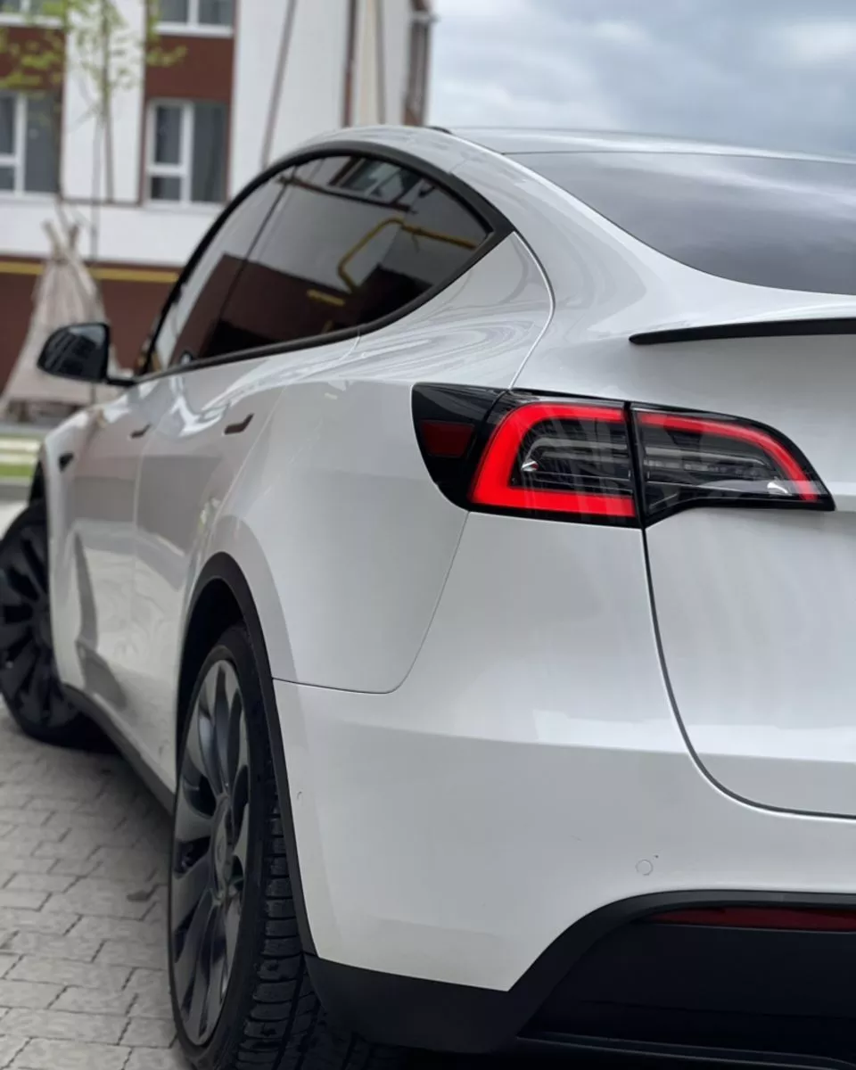 Tesla Model Y  75 kWh 2020121