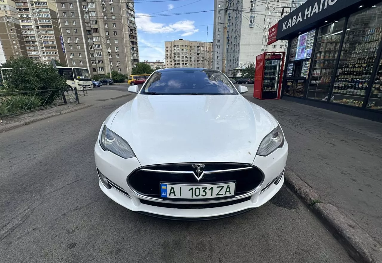 Tesla Model S 