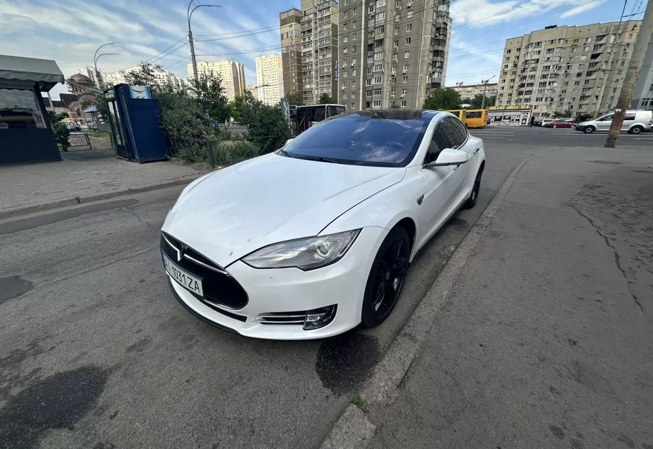 Tesla Model S  85 kWh 201321