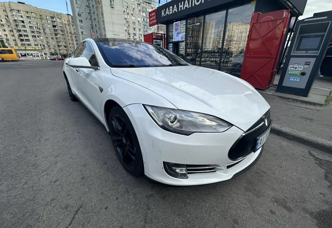 Tesla Model S  85 kWh 201351