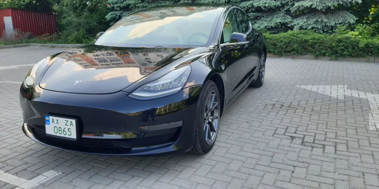 Tesla Model 3  60 kWh 2020121