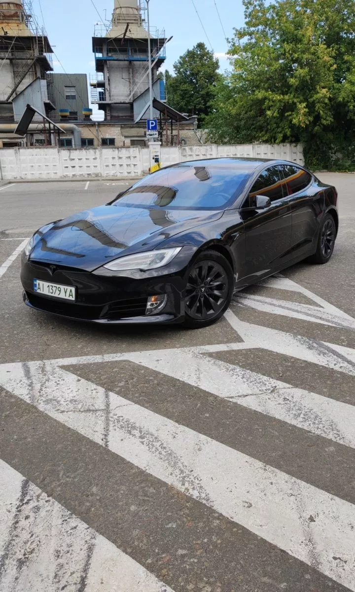 Tesla Model S 