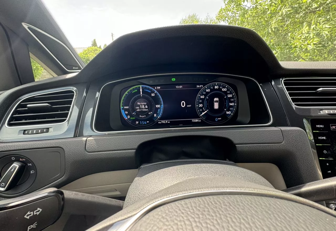 Volkswagen e-Golf  35.8 kWh 2019331