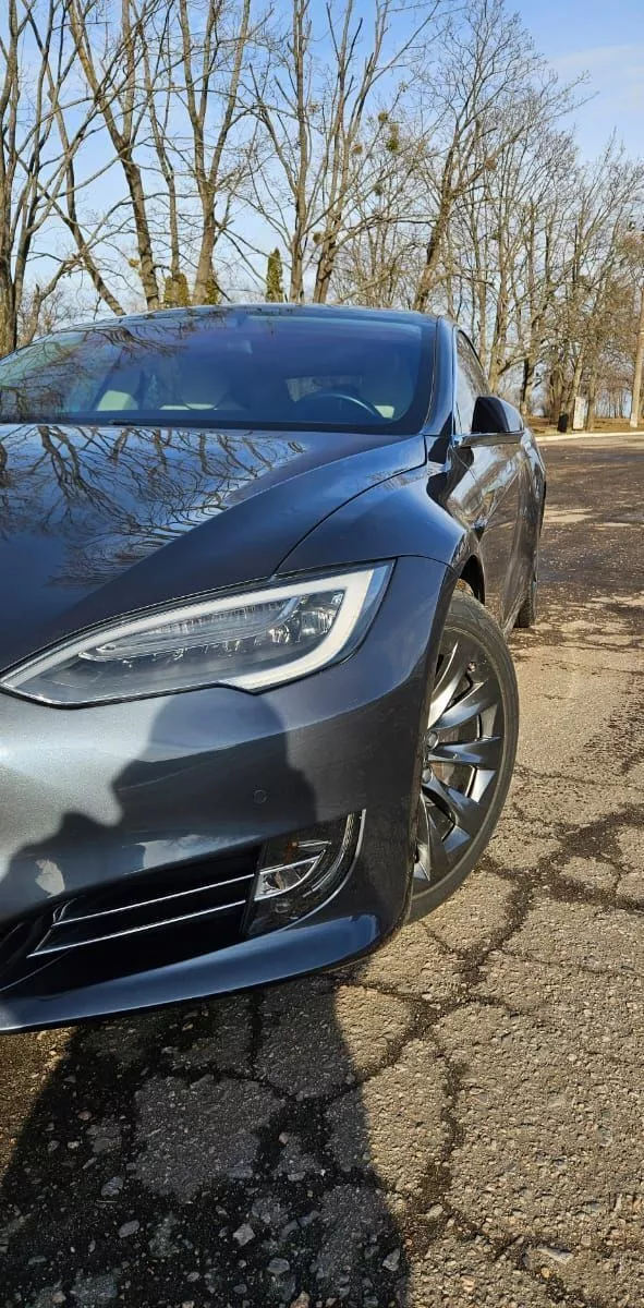 Tesla Model S  75 kWh 2018211