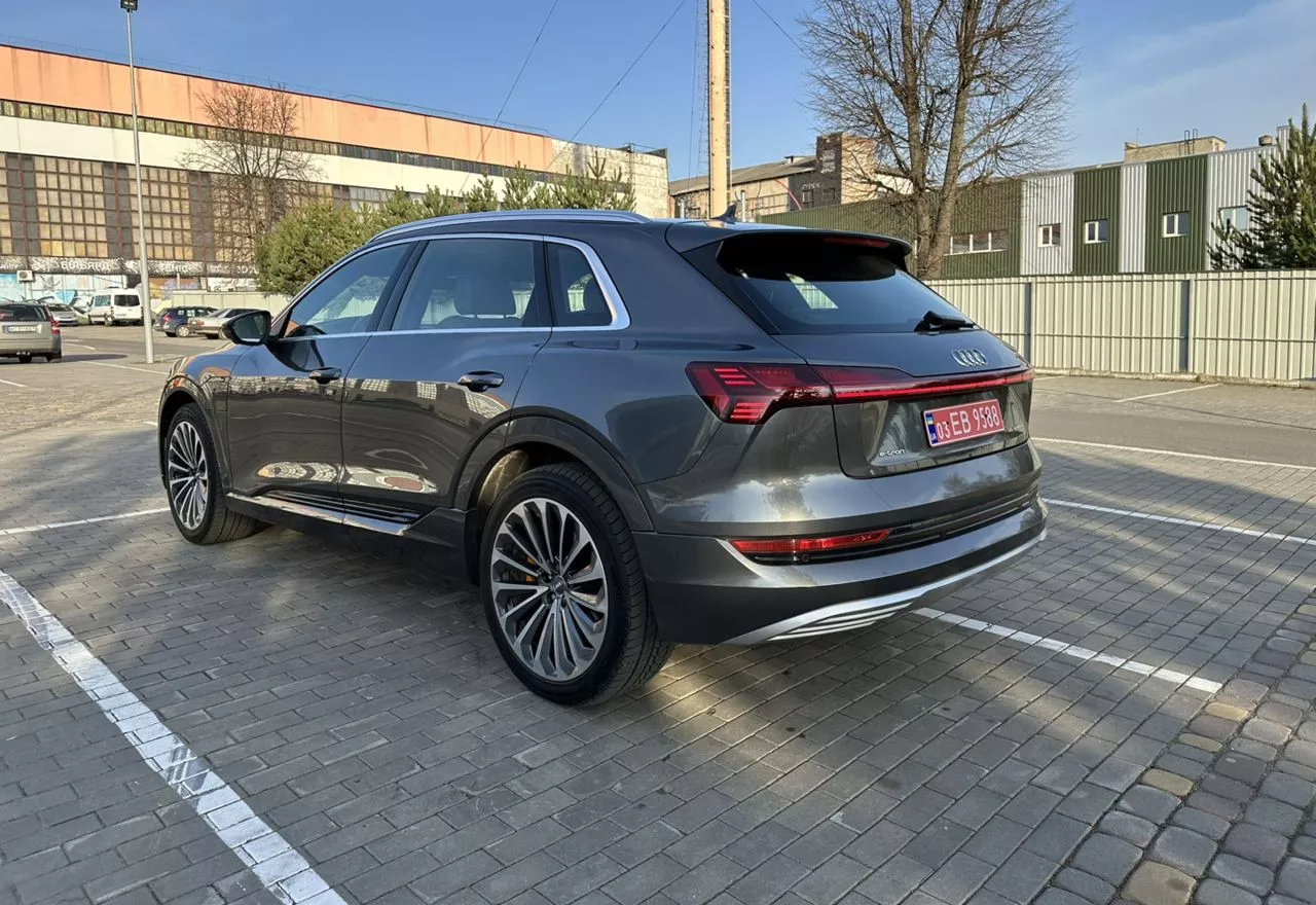 Audi E-tron  2019101