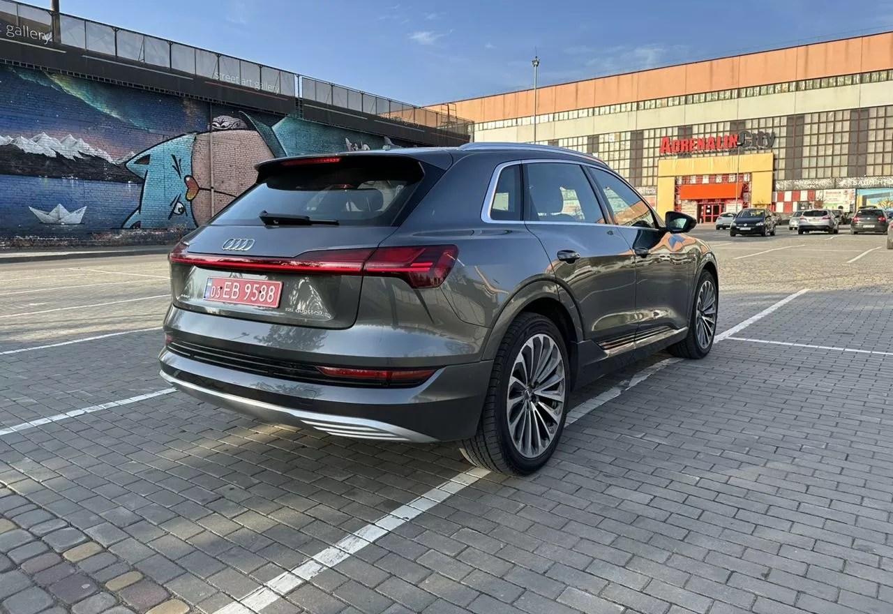 Audi E-tron  2019131