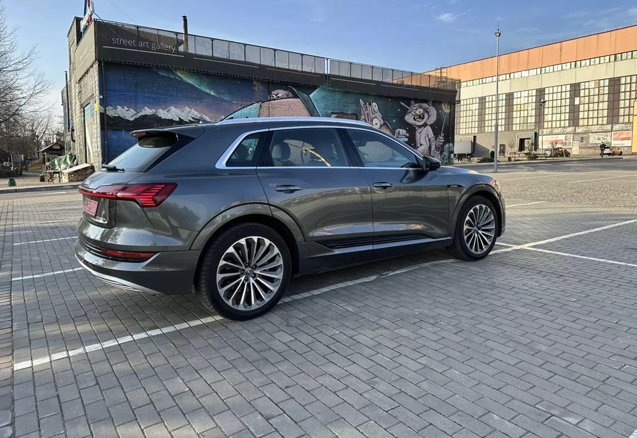 Audi E-tron  2019141