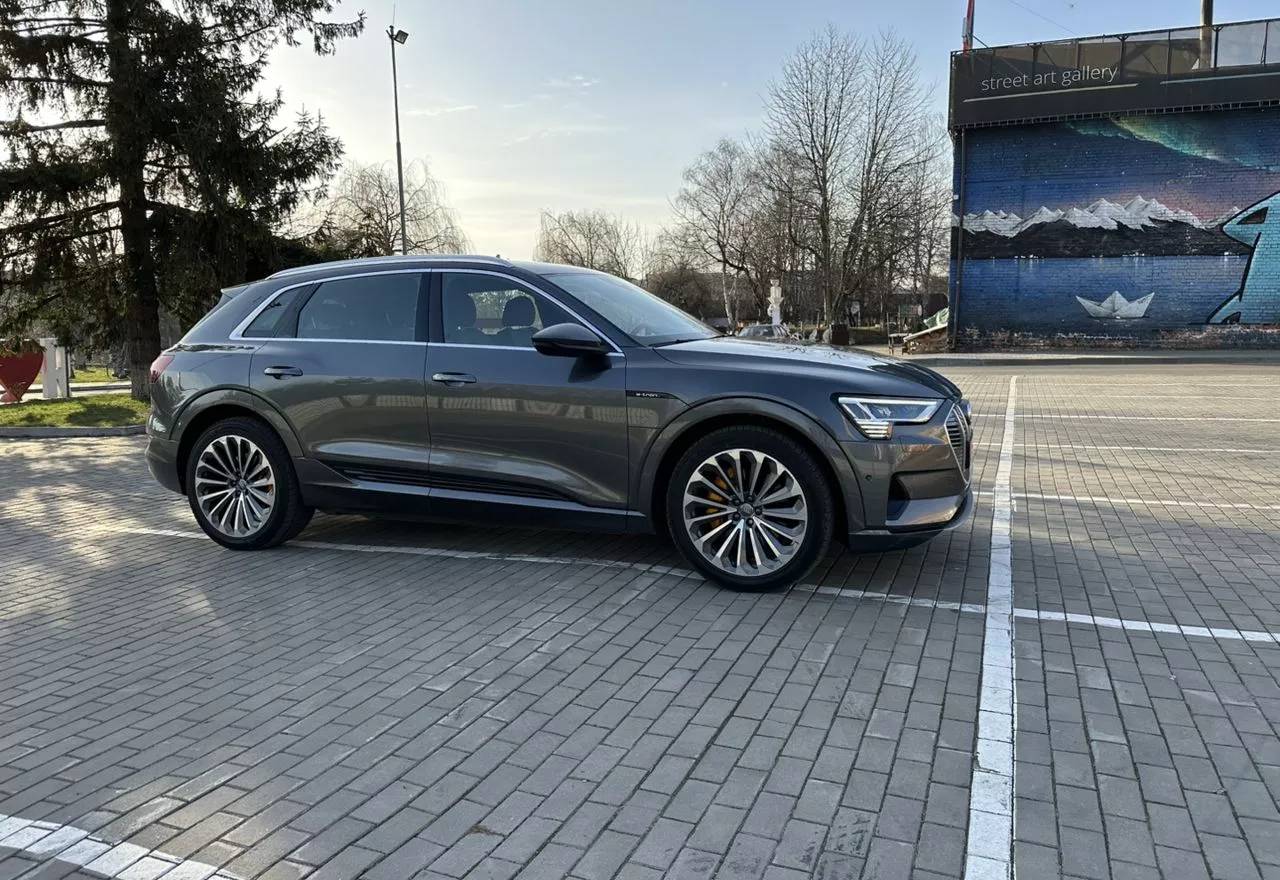 Audi E-tron  2019161