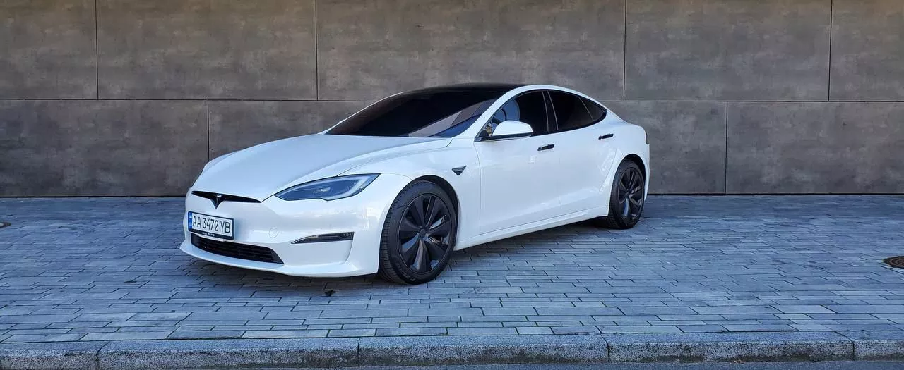 Tesla Model S 