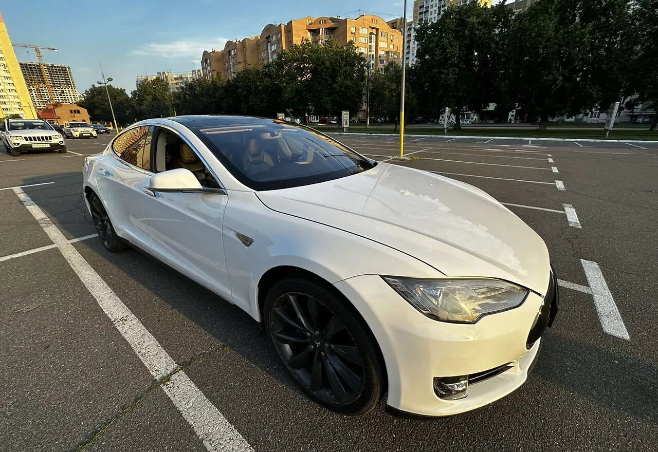 Tesla Model S  201301