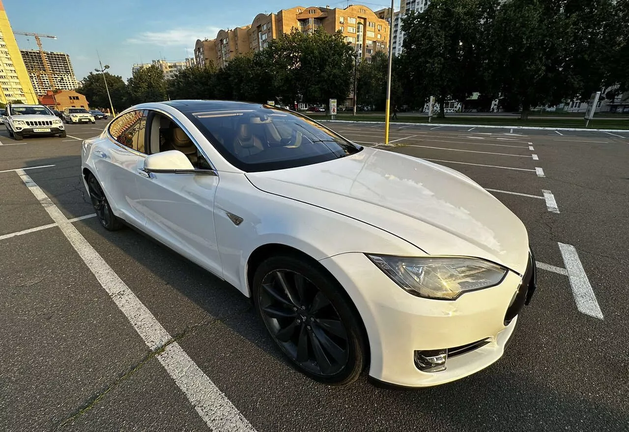 Tesla Model S  201311