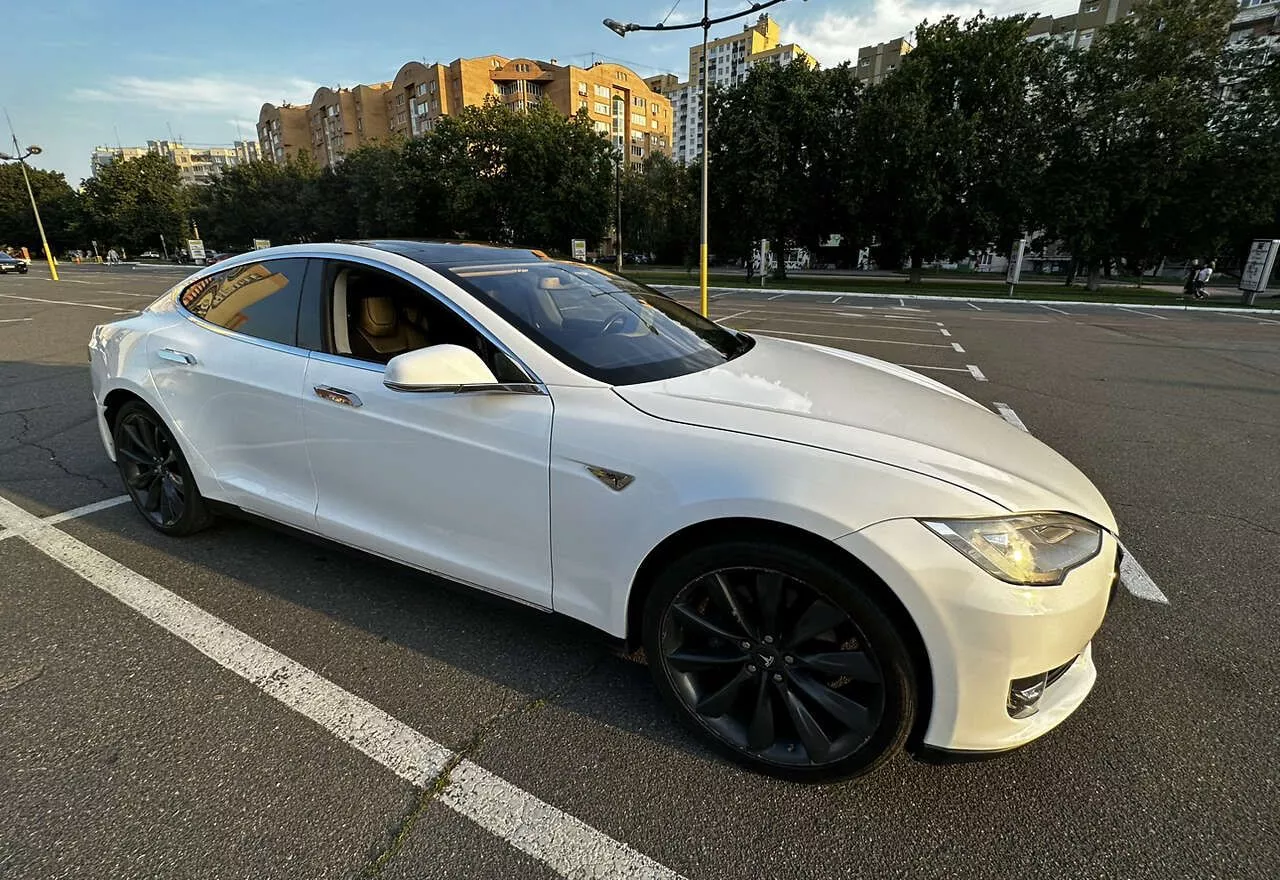 Tesla Model S  201321