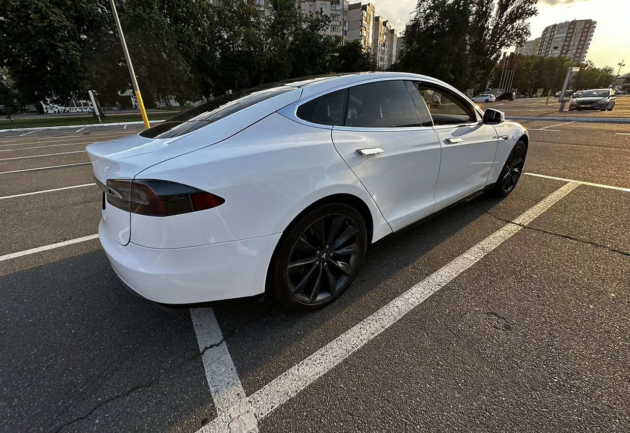 Tesla Model S  201341