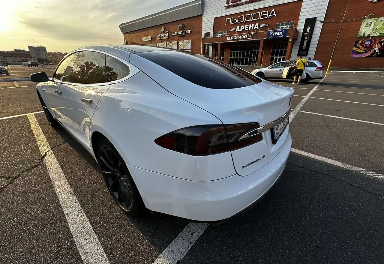 Tesla Model S  201351